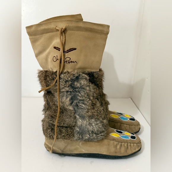 All Leather and Fur with Bead Toe Mukluks - Size Ladies 8 - Picture 4 of 13